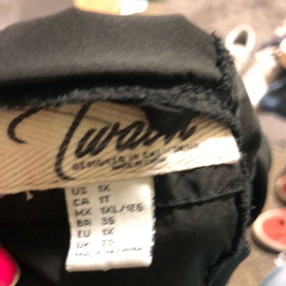 Black rain jacket - Picture 2 of 3